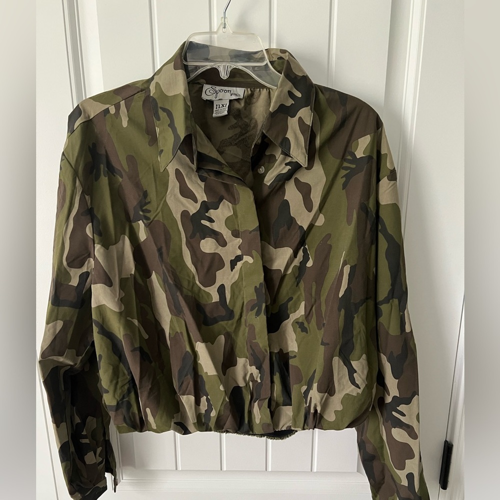 Spoon Jeans Green Camouflage Crop Top Long Sleeve. No size tag fits M/L